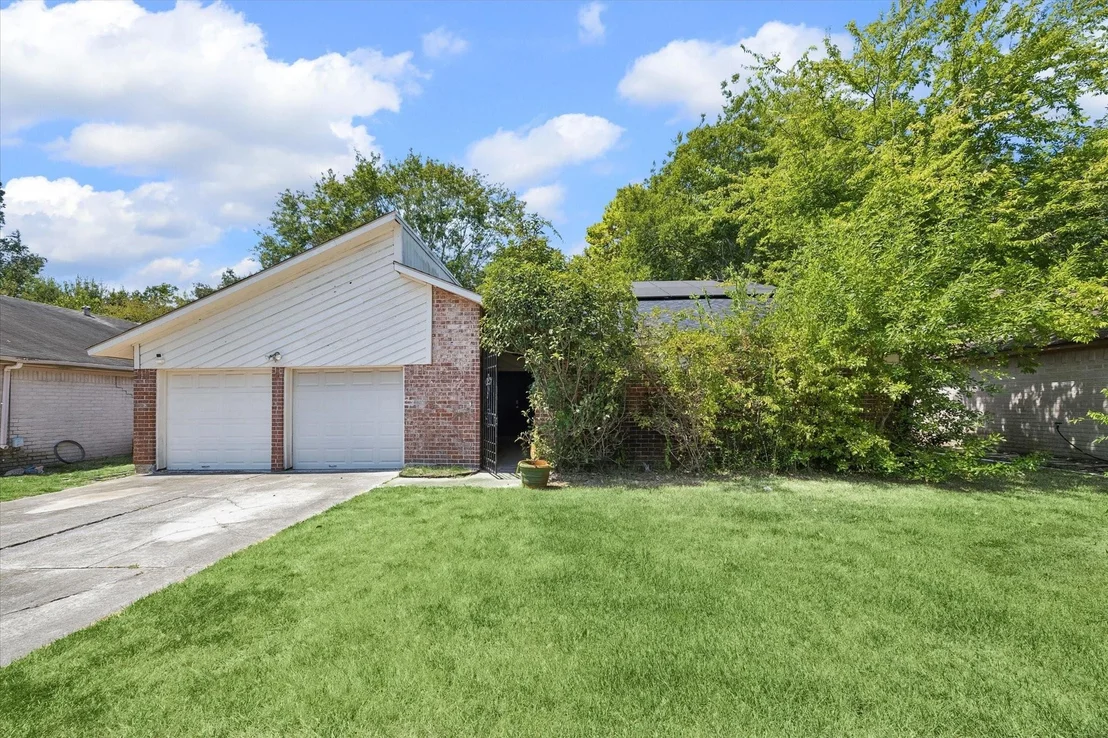 Photo of 23423 Canyon Lake Drive