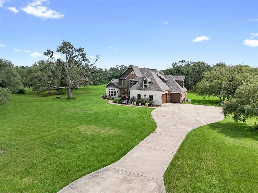 Photo of 44 Center Tree Drive