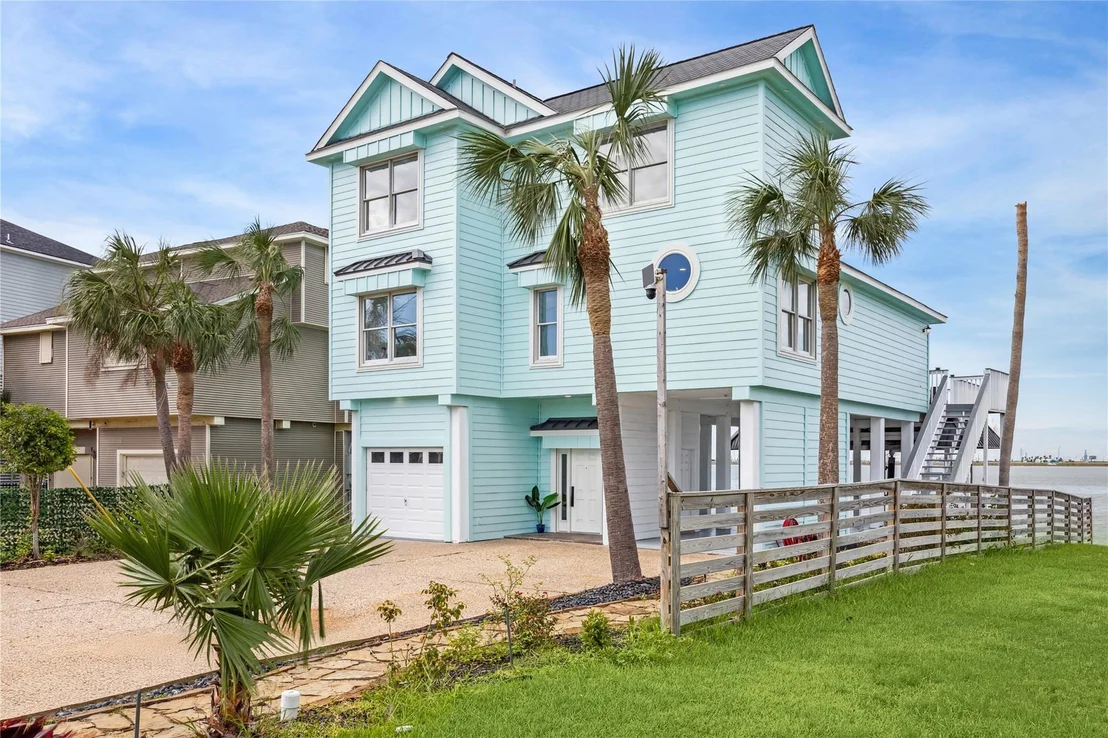 Photo of 1322 Outrigger