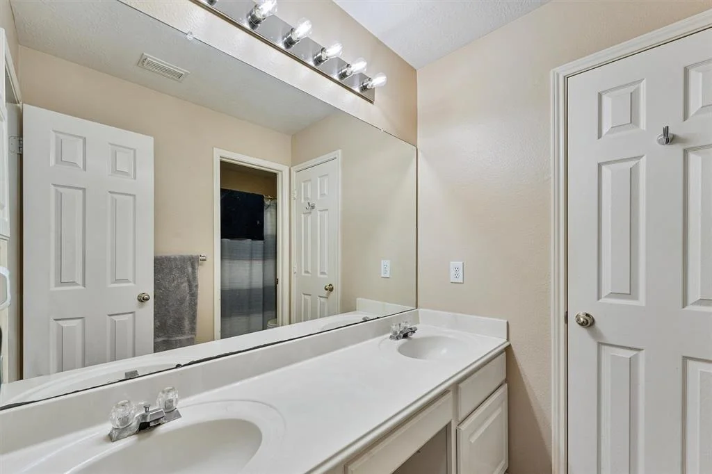 Photo of 9911 Goldenglade Drive