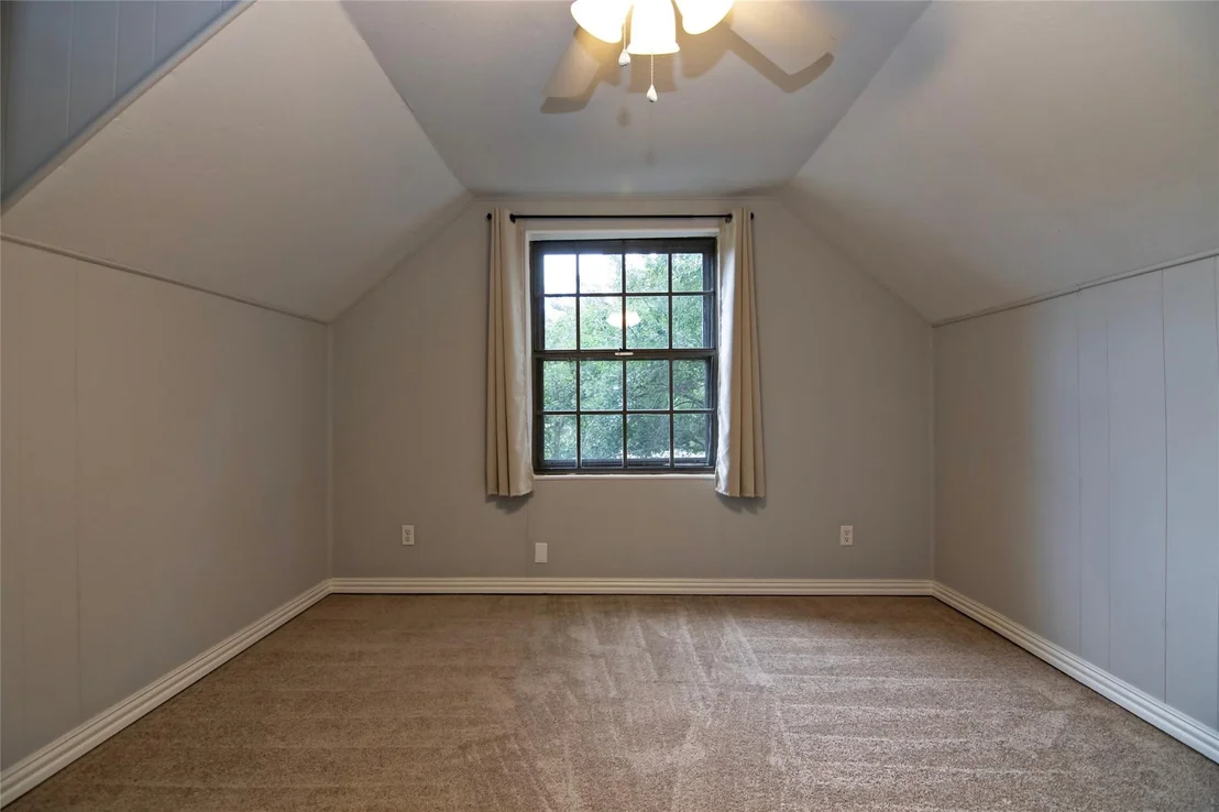 Photo of 2410 Valley Drive