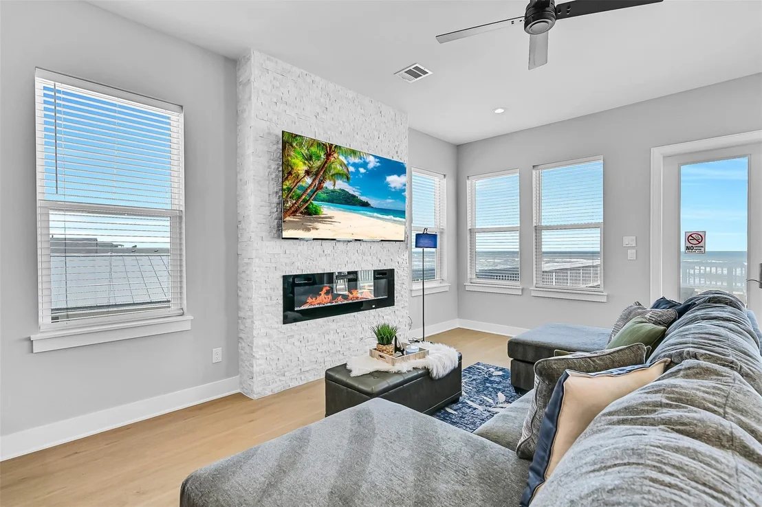 Photo of 16728 West Beach Road