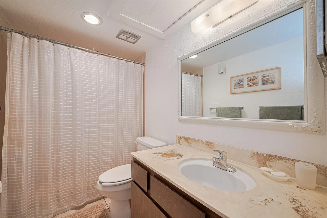 Photo of Unit 33 at 7575 Katy Freeway