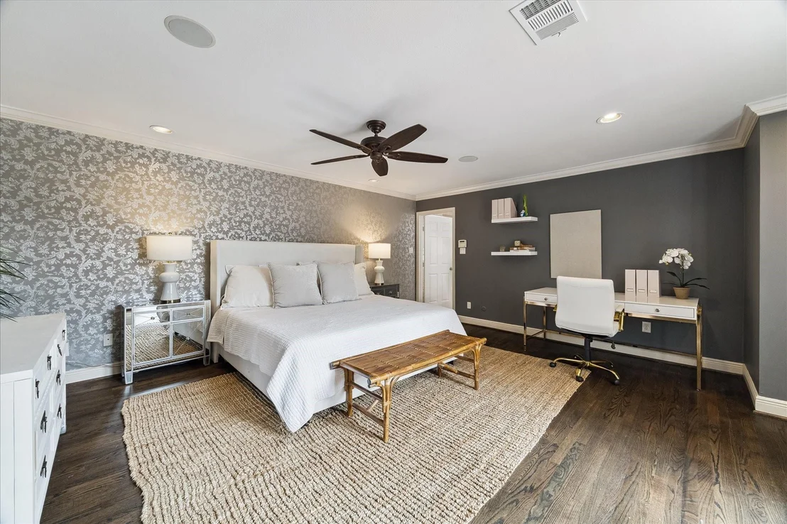 Photo of 6143 Chevy Chase Drive