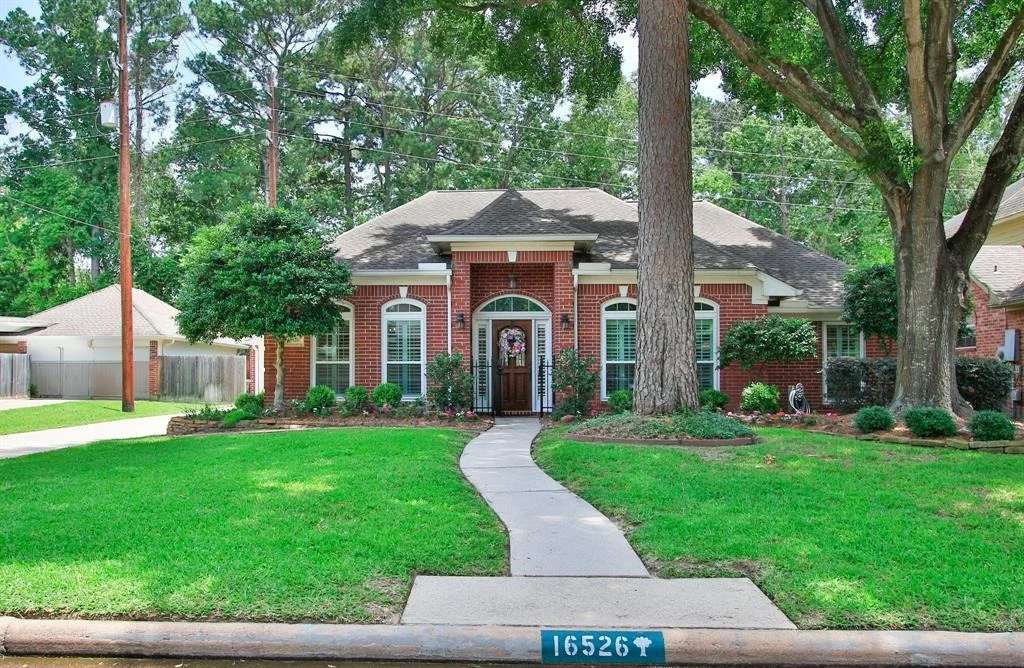 Photo of 16526 Avenfield Road