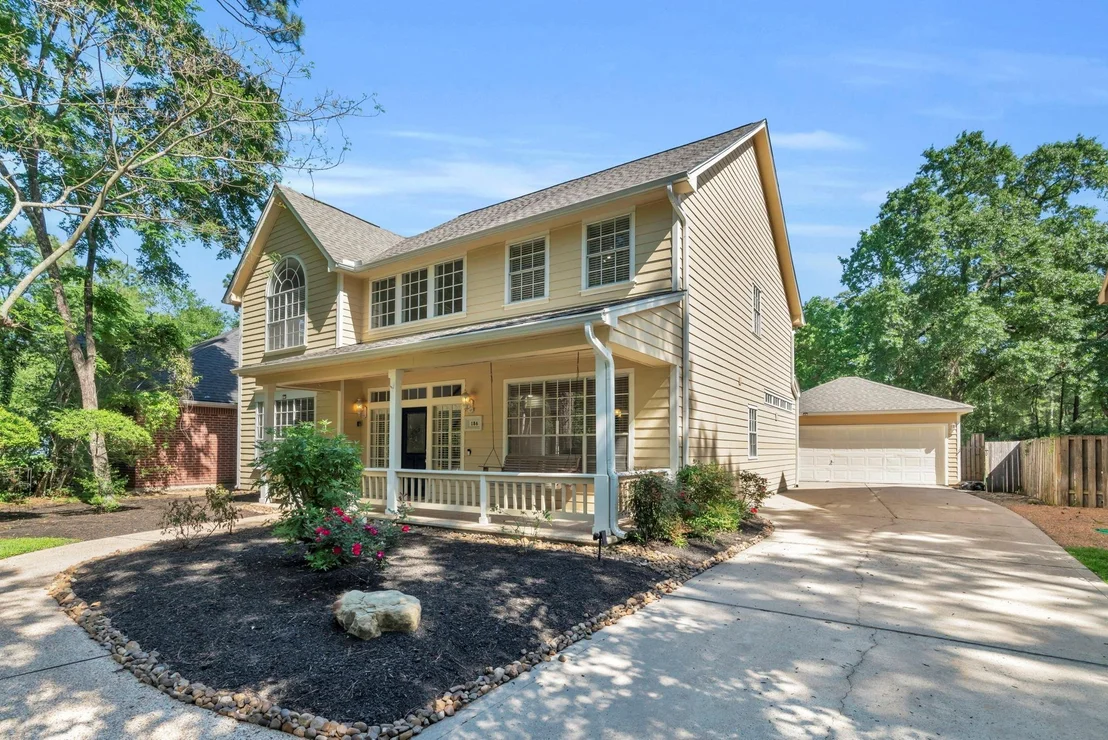 Photo of 186 S Cochrans Green Cir