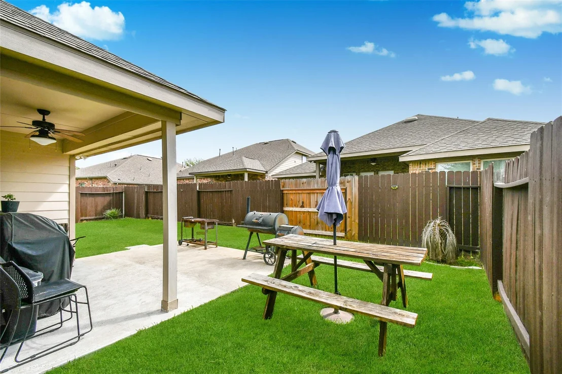 Photo of 652 Maple Point Drive E