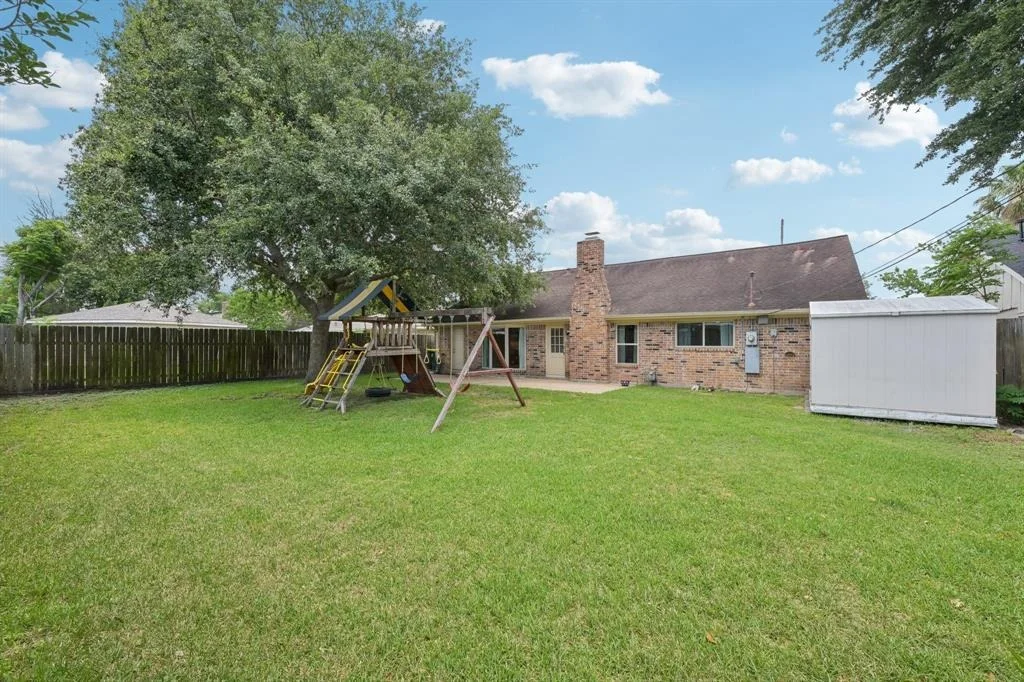 Photo of 8915 Roos Road