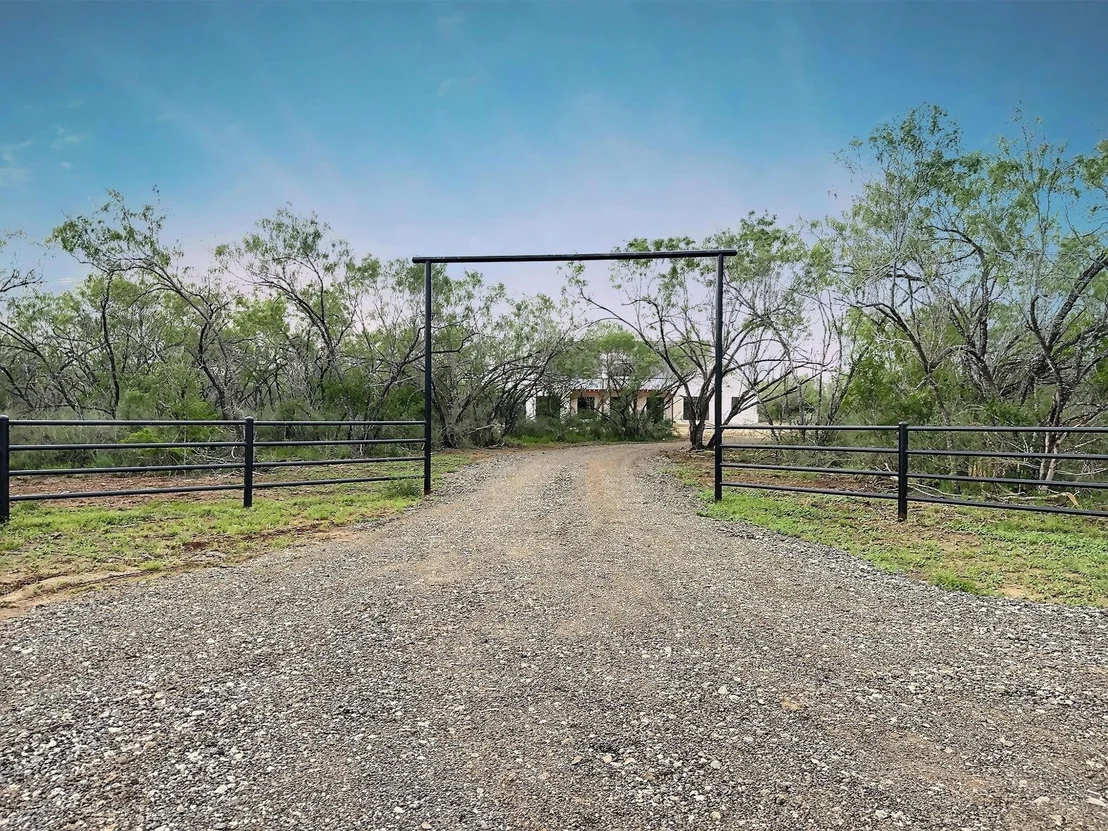 Photo of 1186 Old Pearsall Road