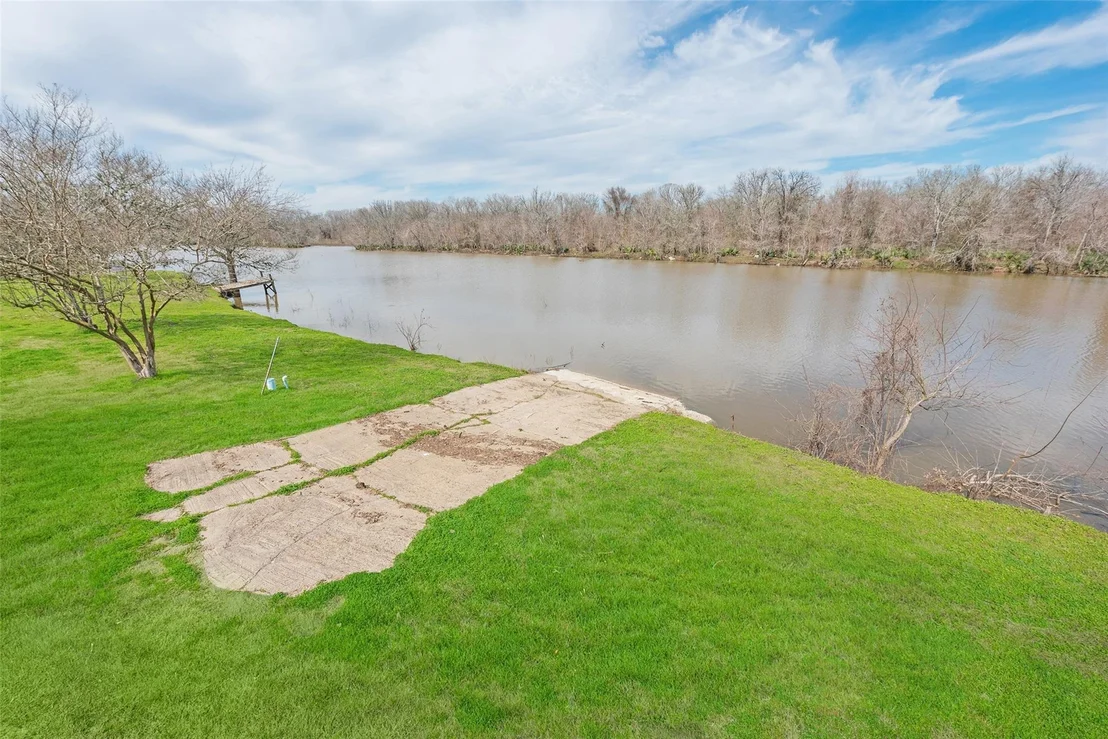 Photo of 574 River Oaks Drive