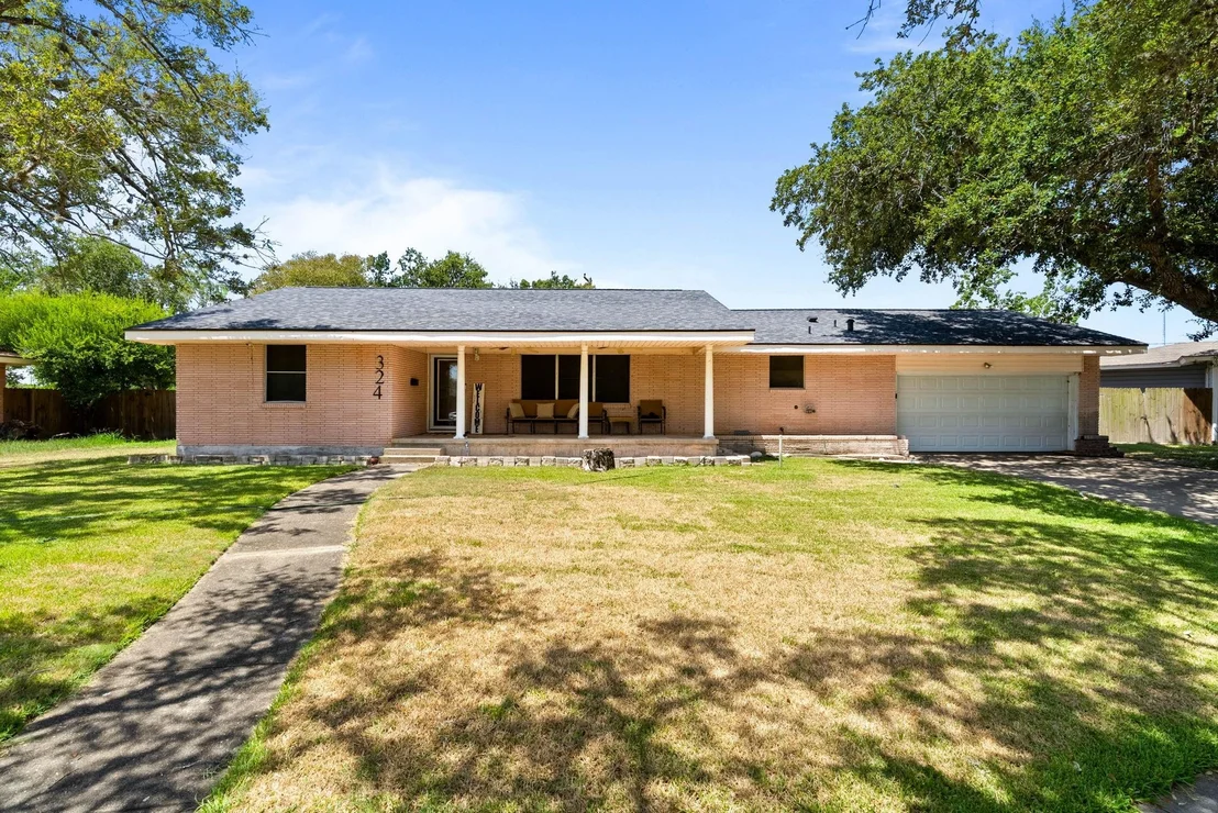 Photo of 324 Woodlawn Street