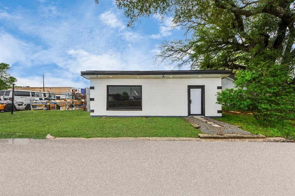 Photo of 8330 Lockheed Avenue