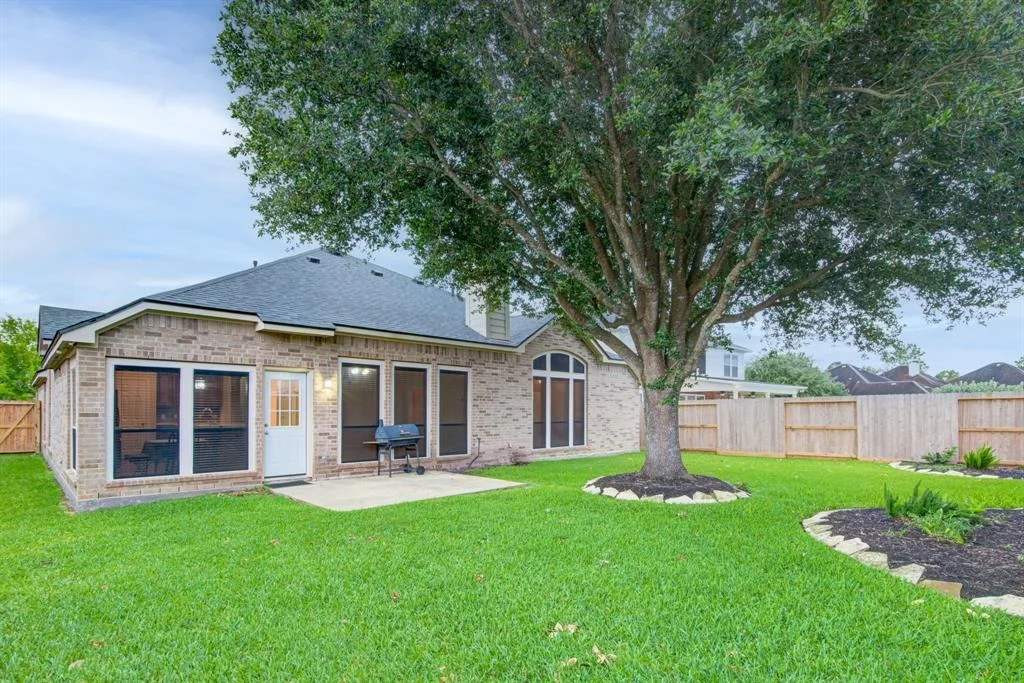 Photo of 421 Laddingford Lane