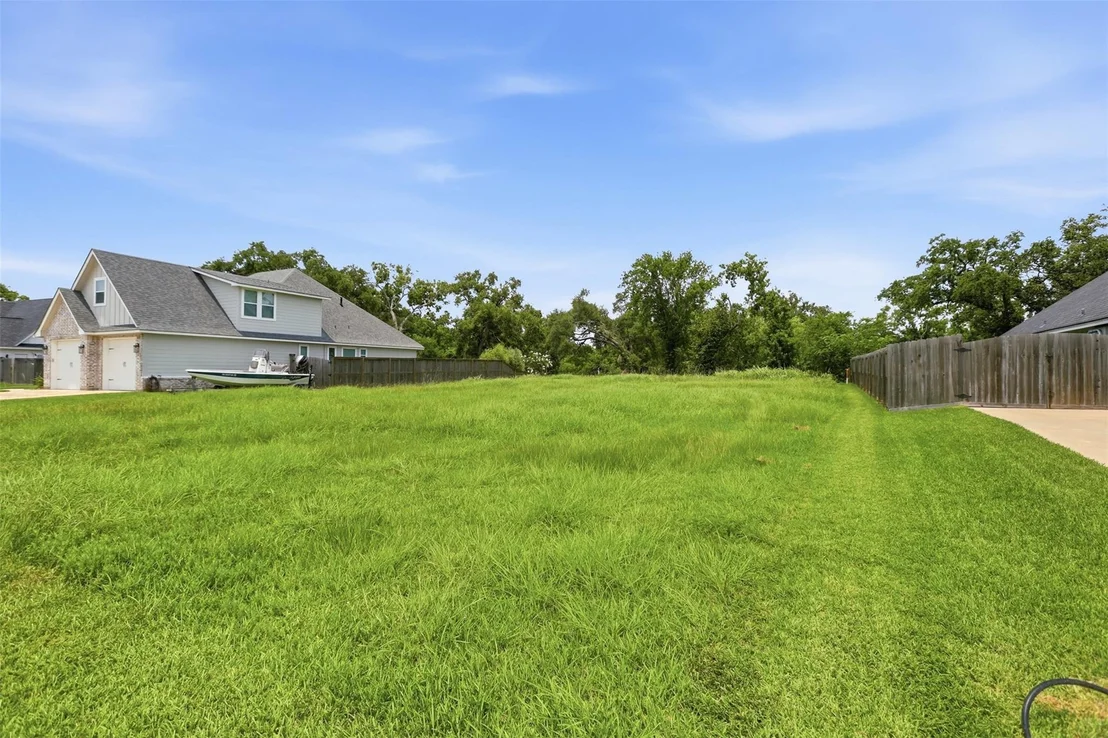 Photo of 208 Creekside Lane