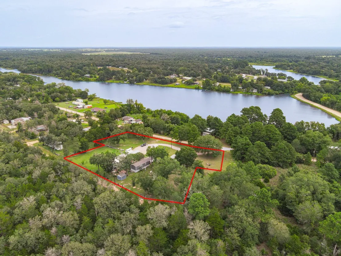 Photo of 637 Lakeview Drive
