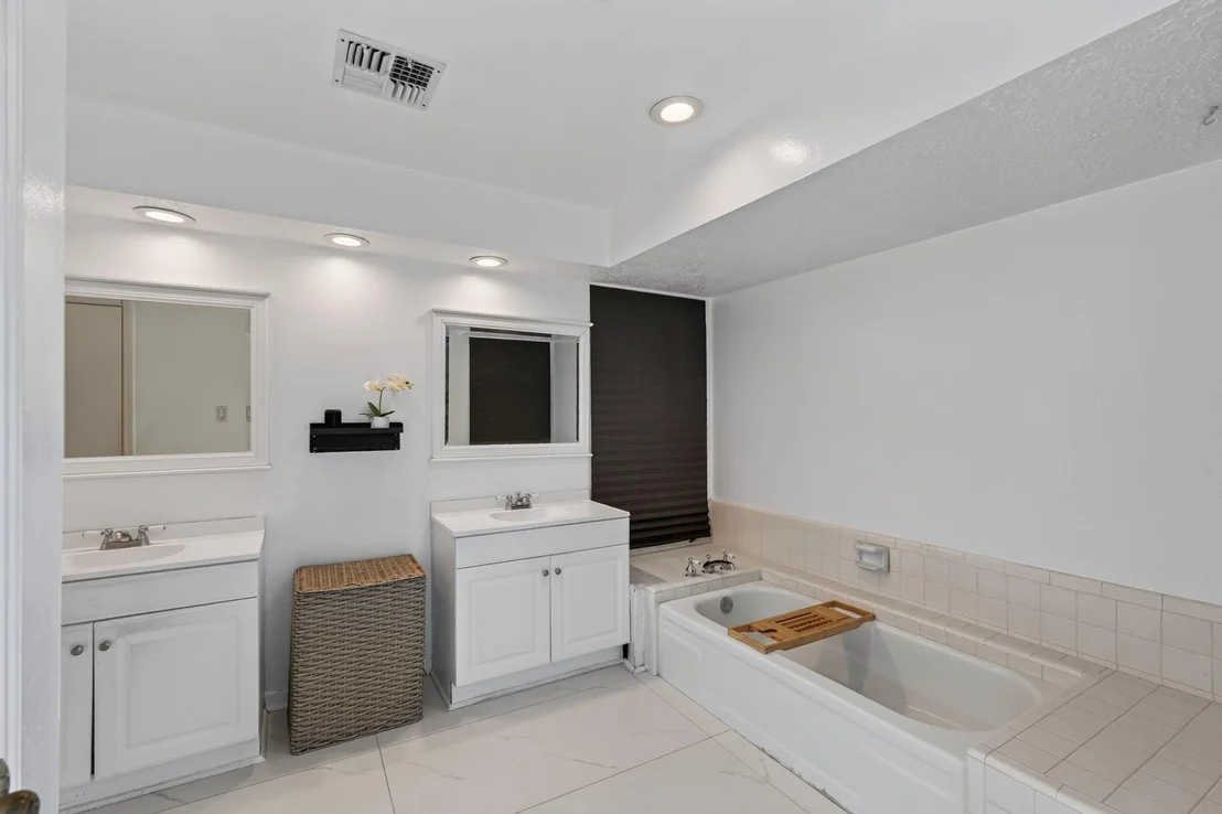 Photo of 15619 Four Leaf Drive