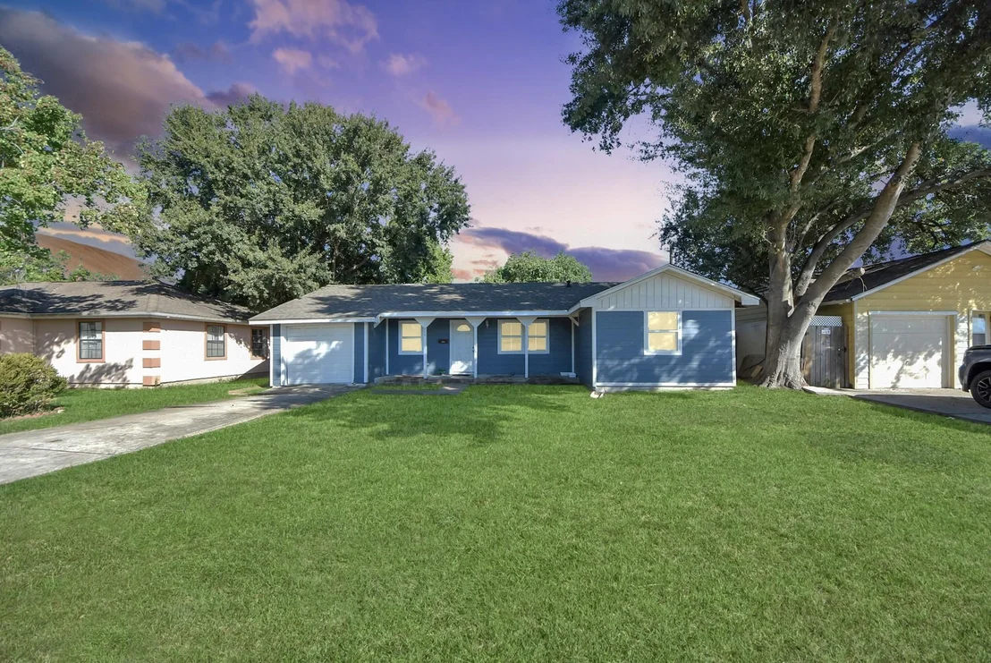Photo of 904 Sunset Dr Drive