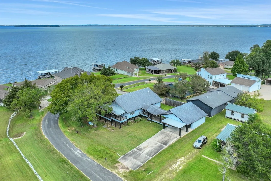 Photo of 930 Paradise Drive