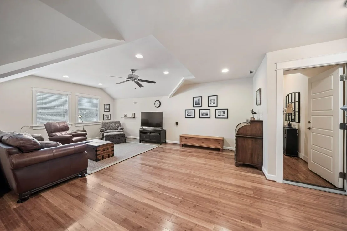 Photo of 16 Balboa Road