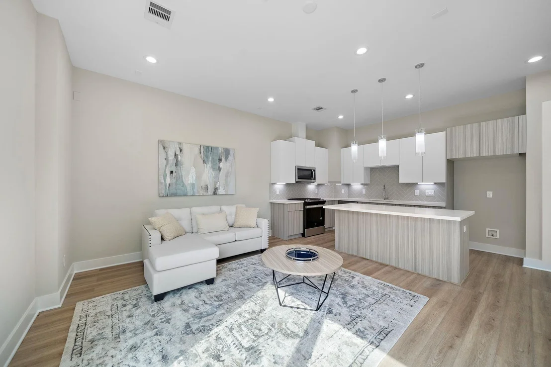 Photo of 8320 Curry Road