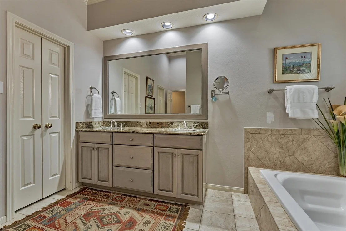 Photo of 46 N Copperknoll Circle