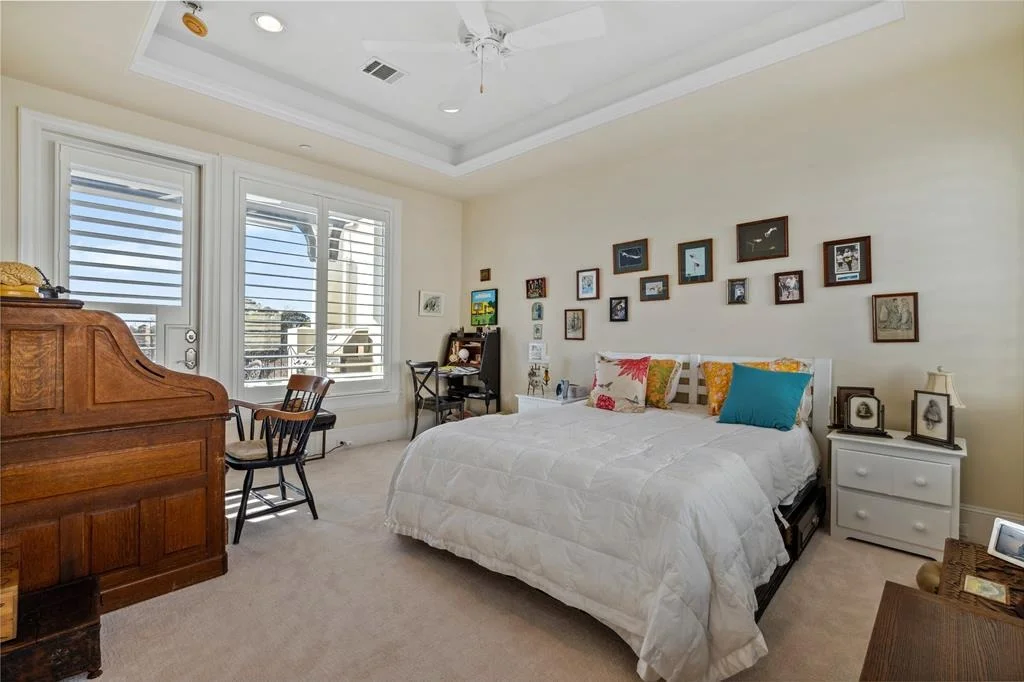 Photo of Unit E at 1700 Sunset Boulevard