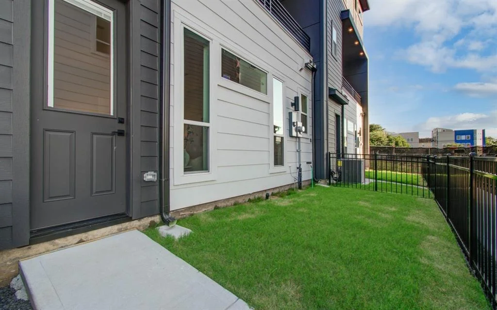 Photo of 3010 Lamar Street