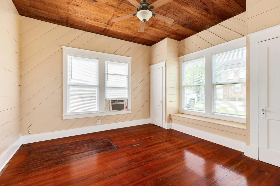 Photo of 331 W Broad Street