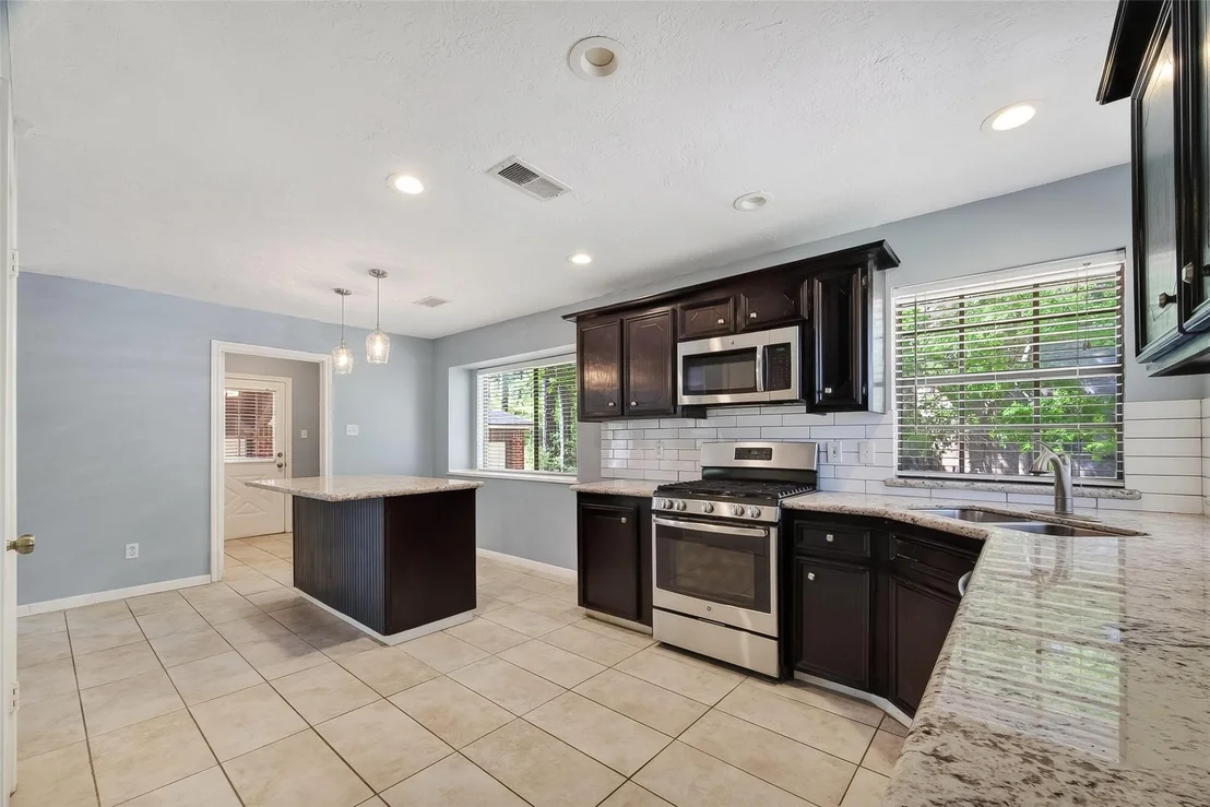 Photo of 1015 Oak Leaf Street