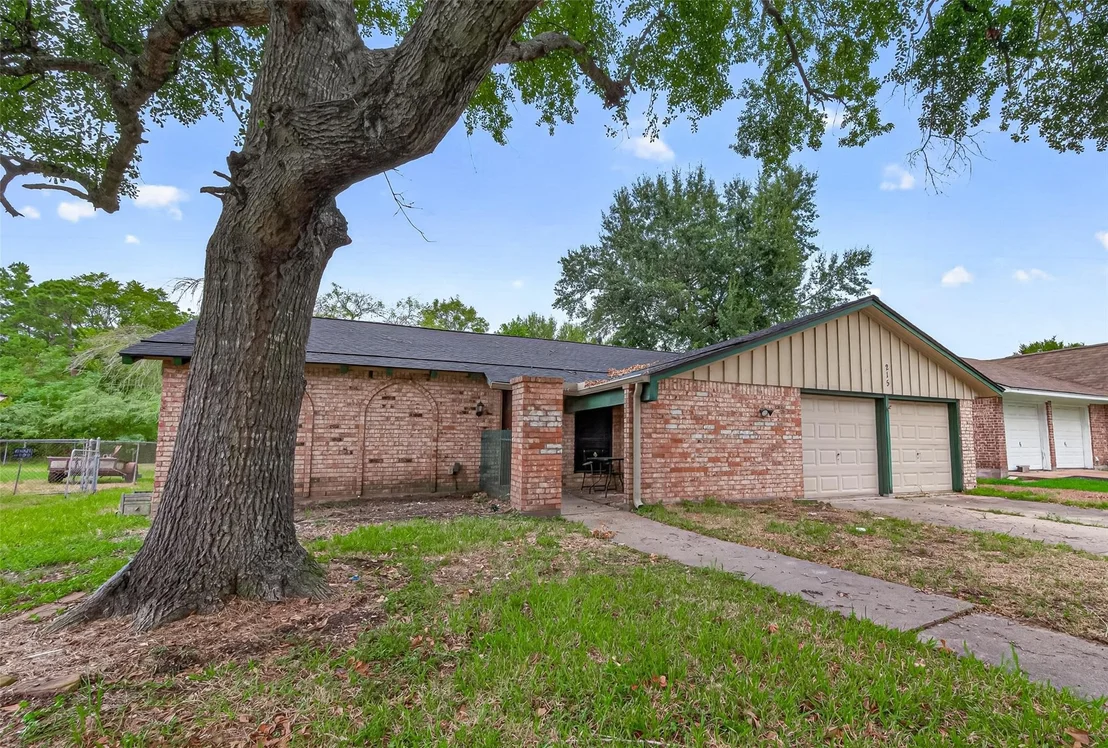 Photo of 215 Crest Hill Drive
