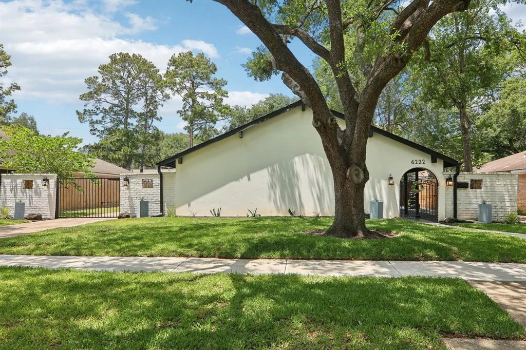 Photo of 6222 Queensloch Drive