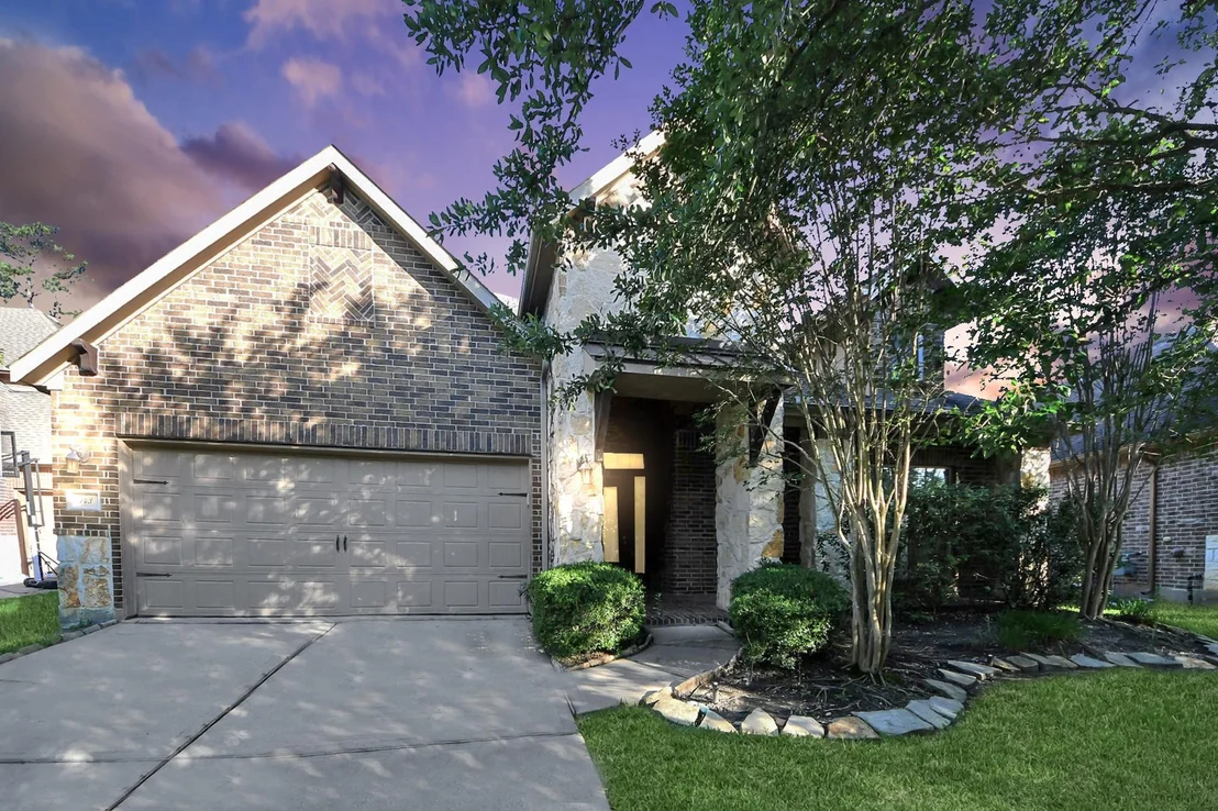 Photo of 143 W Wading Pond Circle