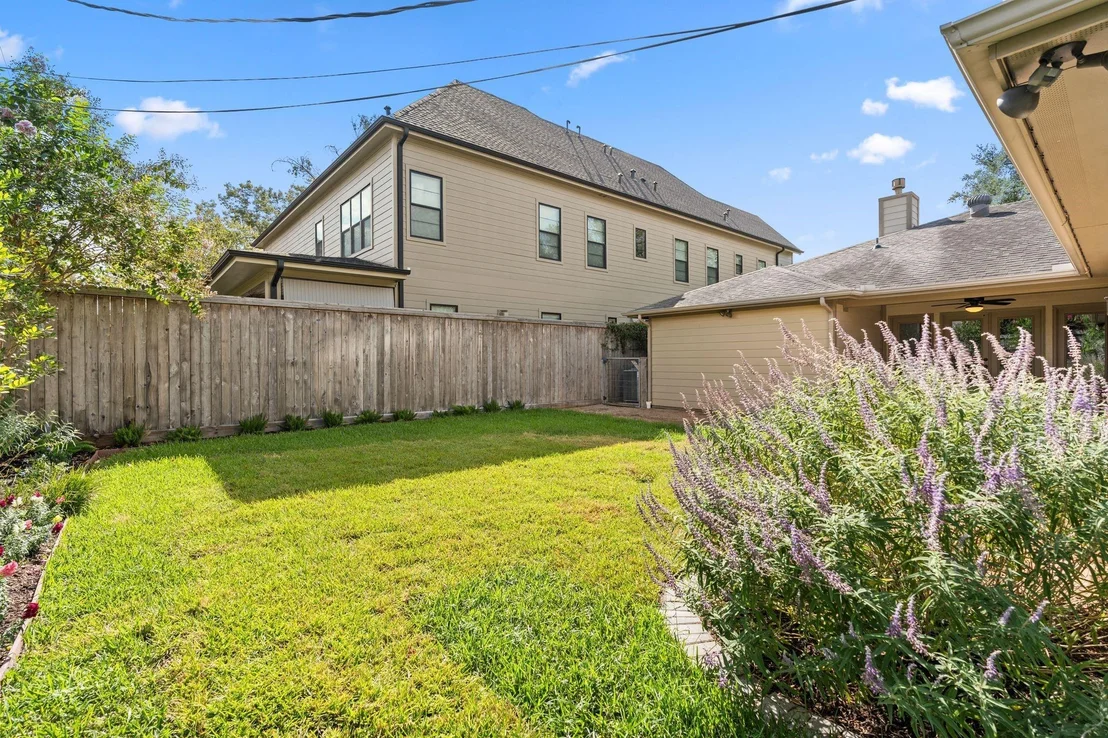 Photo of 1858 Chantilly Lane
