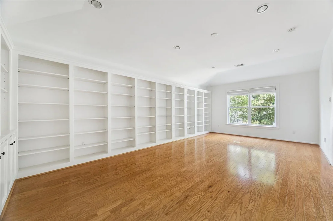 Photo of 6106 Fordham Street