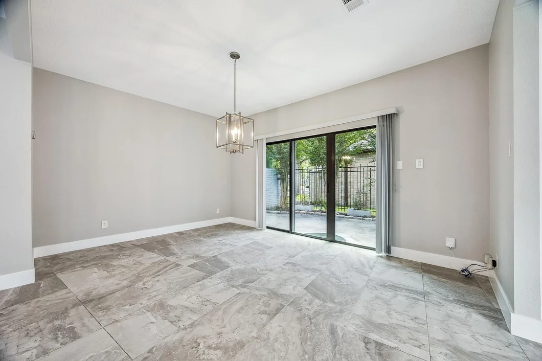 Photo of 922 Crossroads Drive