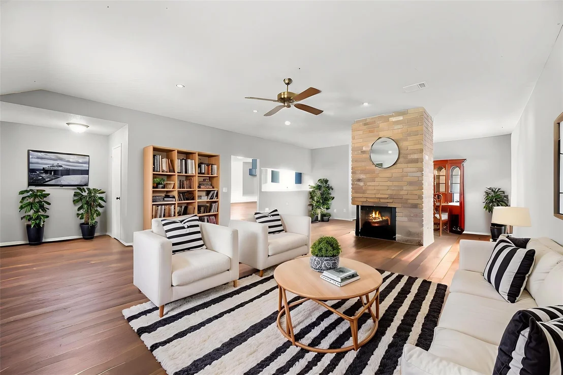 Photo of 9310 Palm Shores Drive