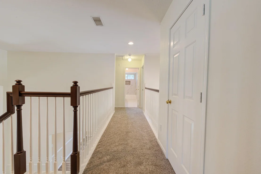 Photo of 18418 Lakeview Circle