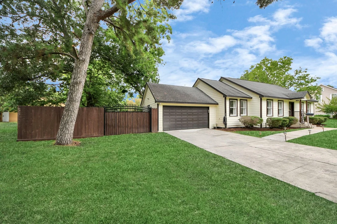 Photo of 7439 Santa Fe Drive