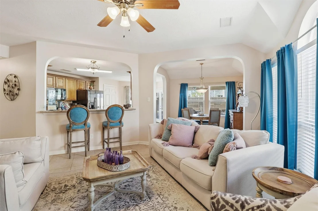 Photo of 6806 Oakleaf Trail Lane