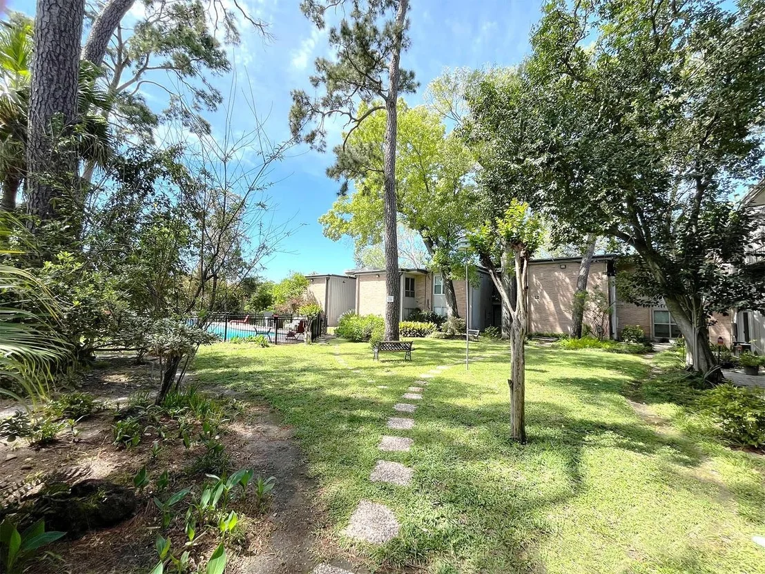 Photo of Unit 17 at 8211 Katy Freeway