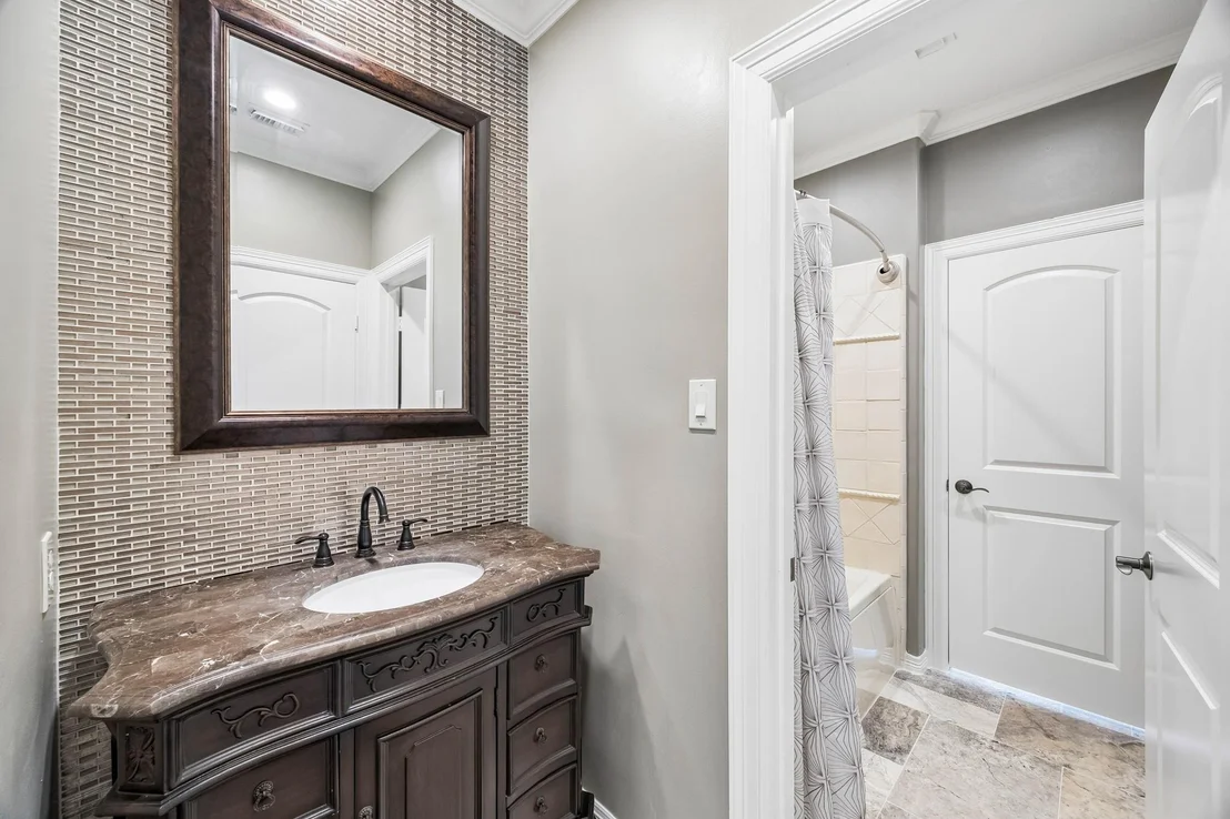 Photo of 907 Enclave Lake Drive