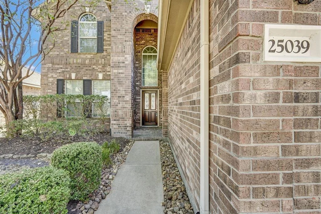 Photo of 25039 Lenora Drive