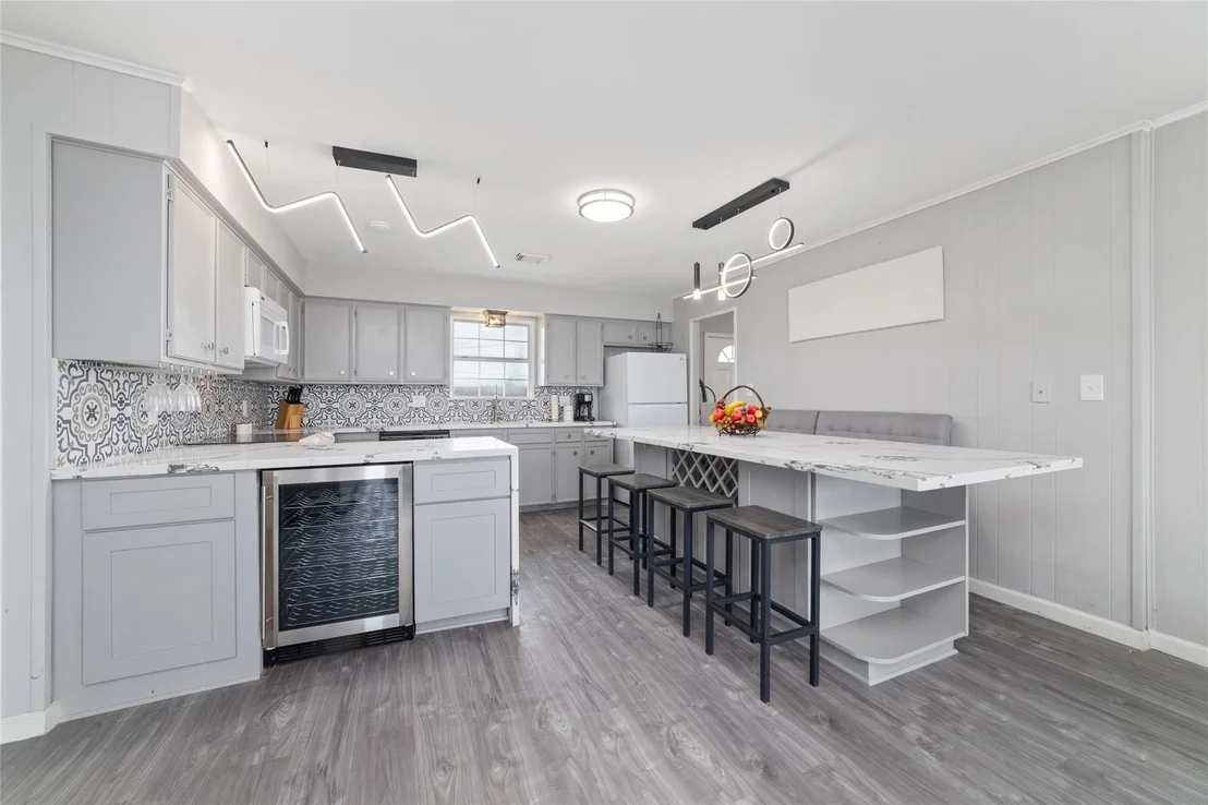 Photo of 610 Seashell Drive