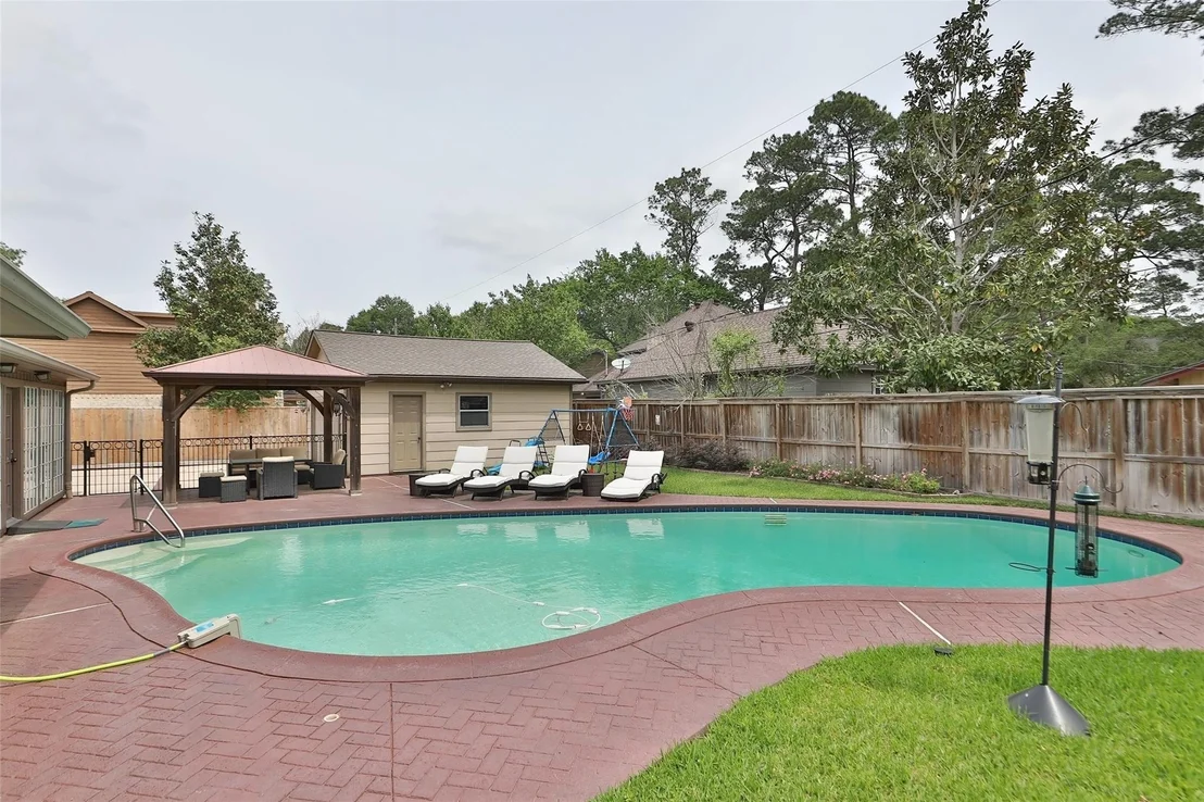 Photo of 6235 Rolling Water Drive