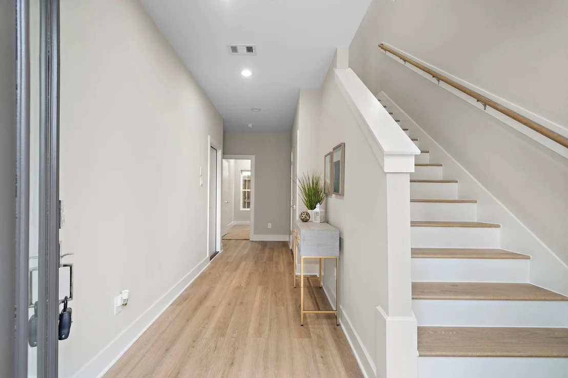Photo of 8320 Curry Road
