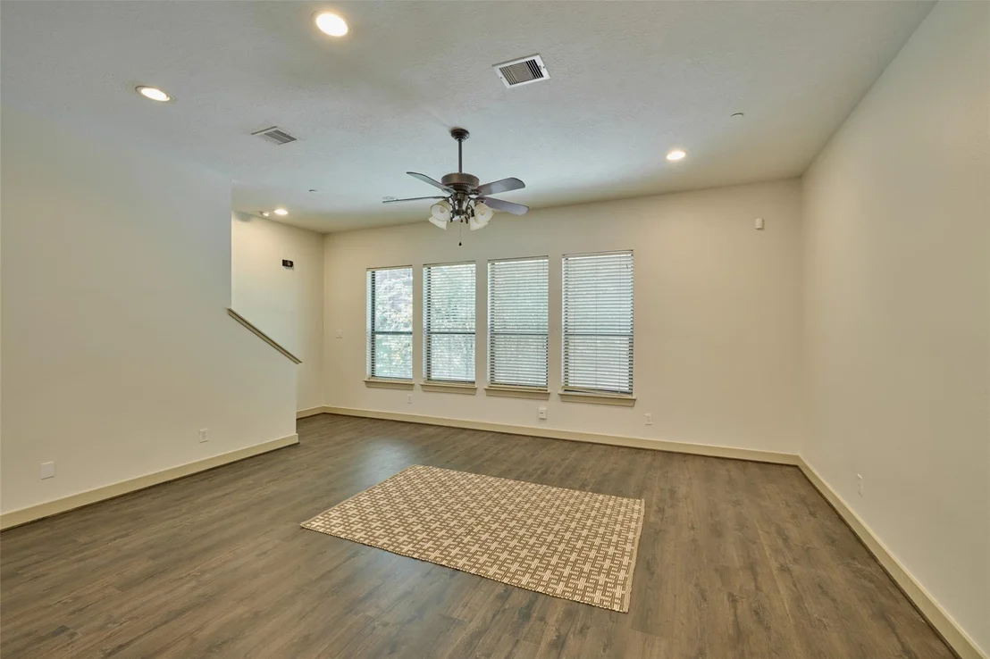 Photo of Unit E at 2422 Navigation Boulevard