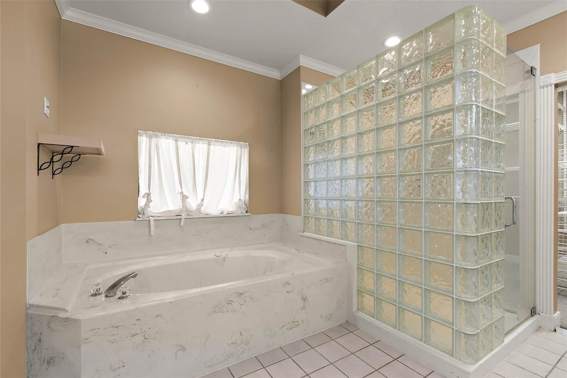 Photo of 2 Oak Crest Circle