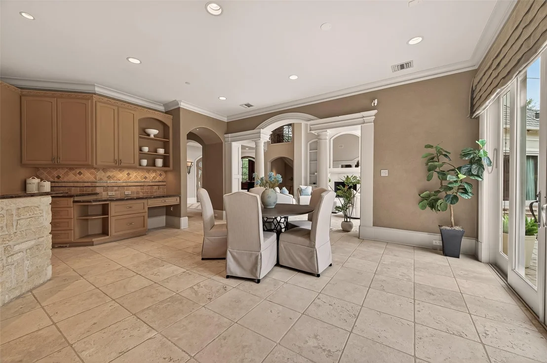 Photo of 835 Echo Lane
