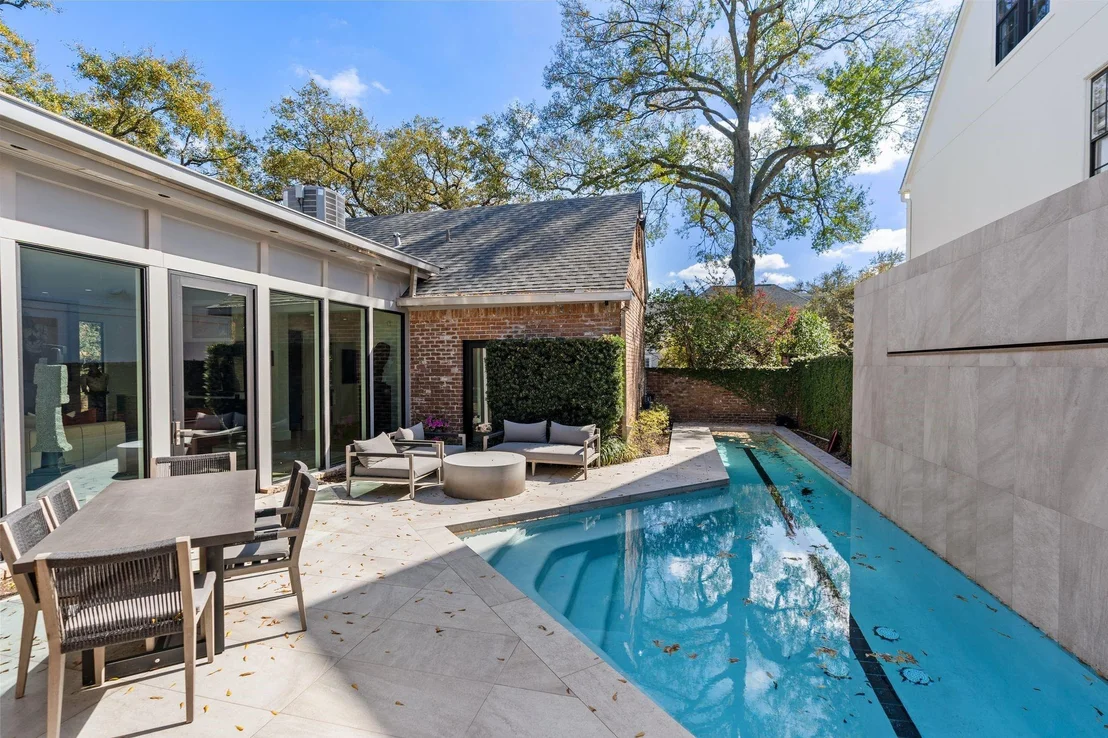 Photo of 2130 Stanmore