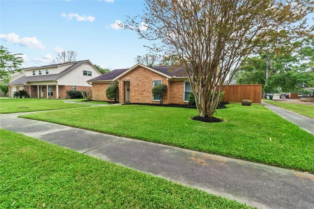 Photo of 2209 Hialeah Drive